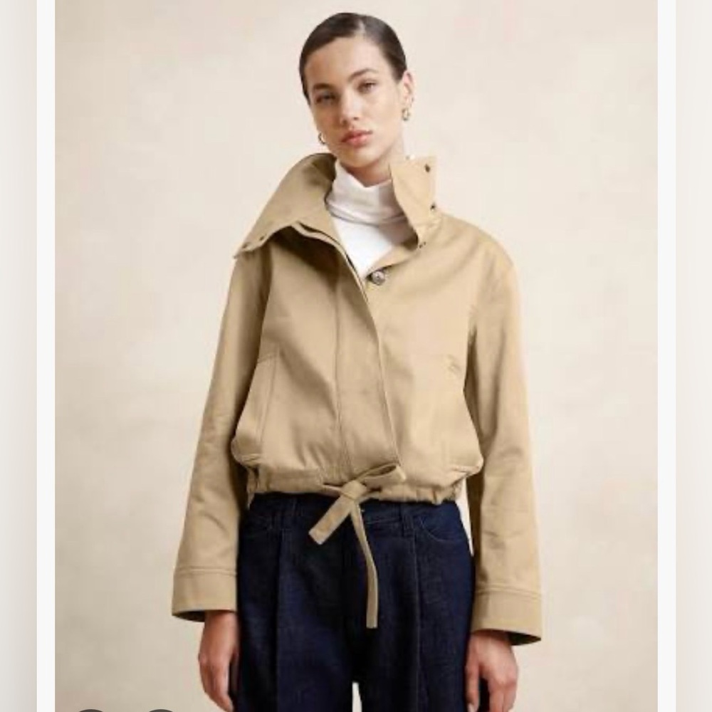 Banana Republic Factory Cotton Twill Jacket (size M) in maverick tan.  EUC
